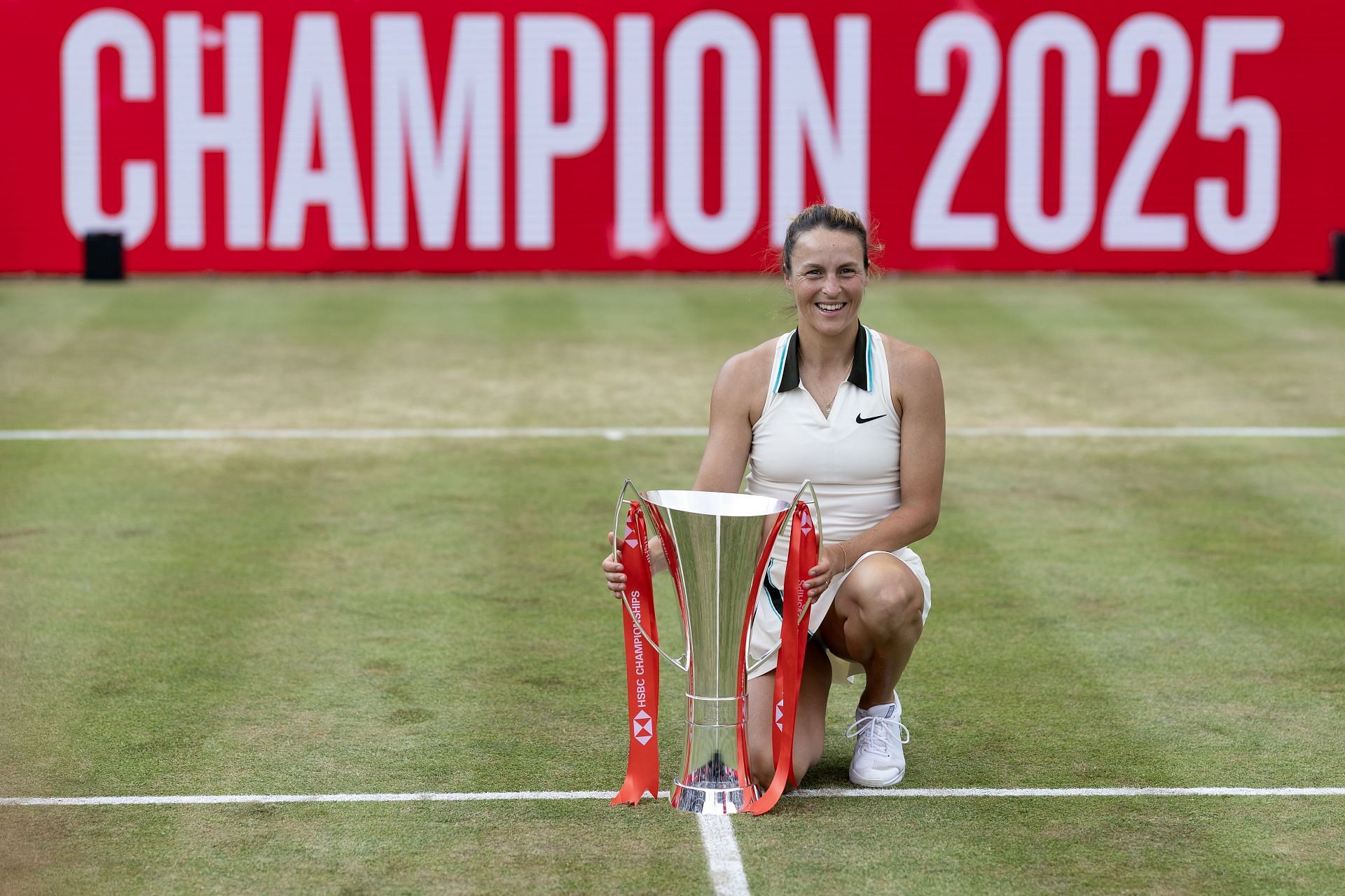 Tatjana Maria with the 2025 HSBC Championships trophy. (Source: Getty)